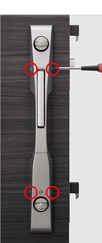 室外側グリップを室内側からねじ止めの写真4