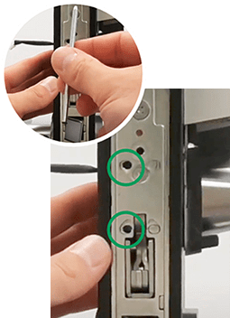 錠ケースにピンでアダプターを固定する方式の写真2